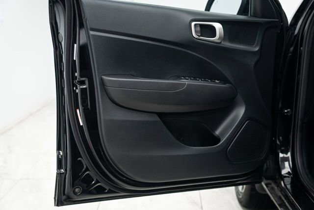 Used 2023 Hyundai Venue SEL image 22