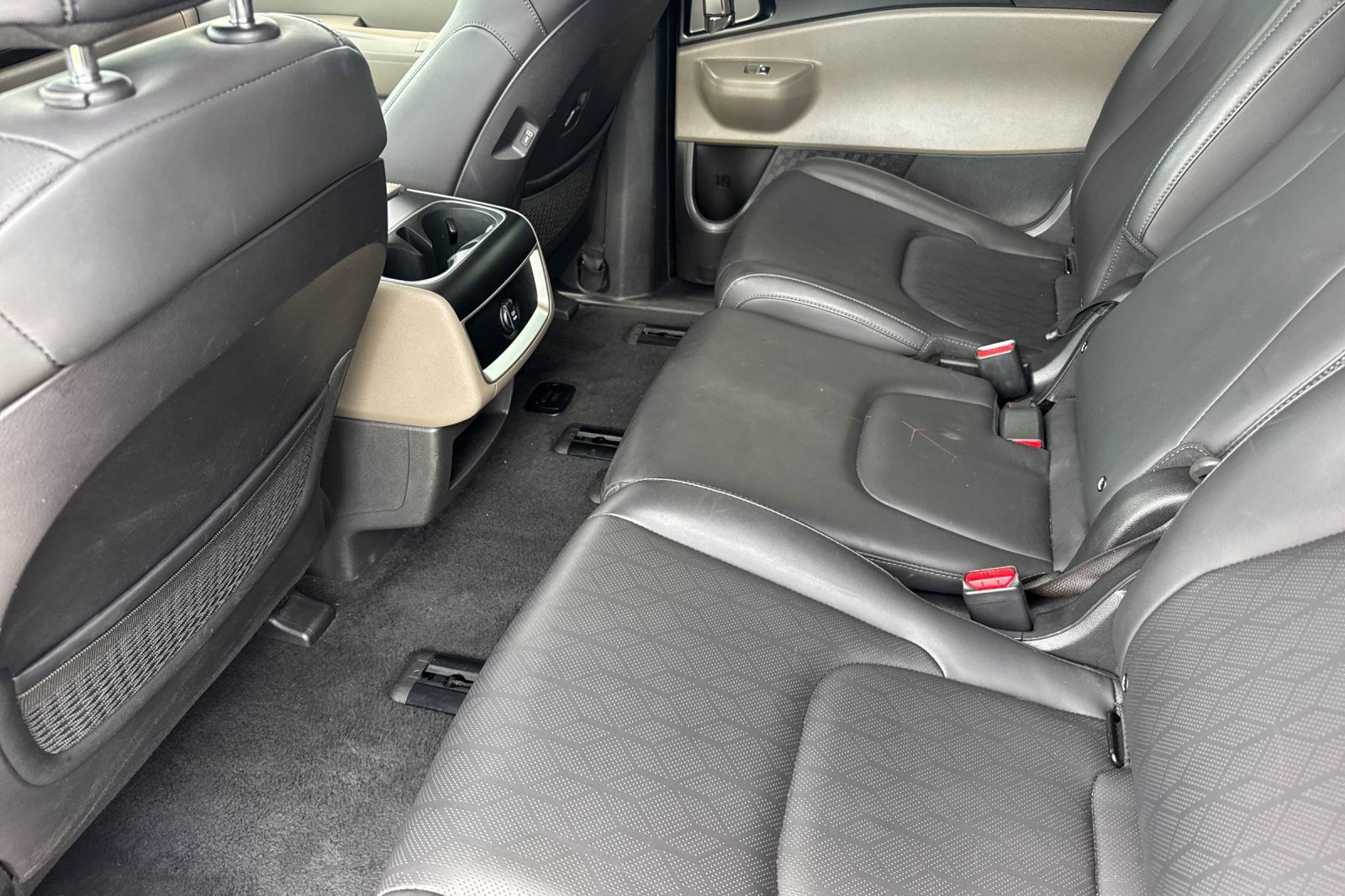 Used 2026 Kia Carnival FWD image 27
