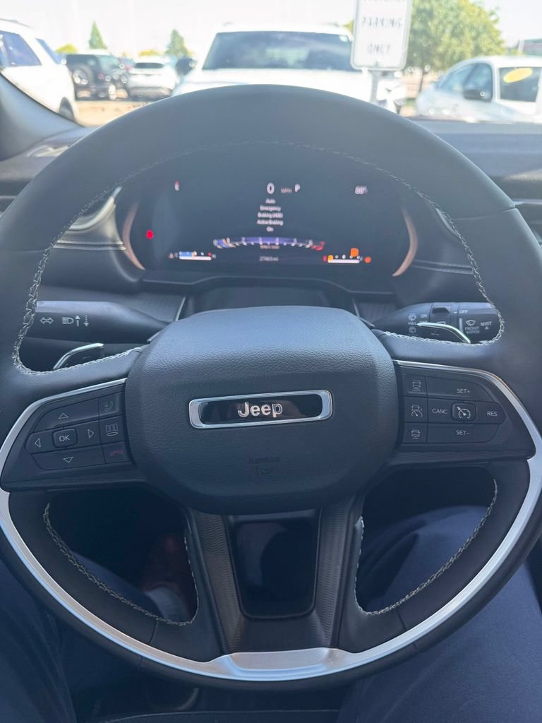 Used 2023 Jeep Grand Cherokee L Altitude AWD/4WD image 12