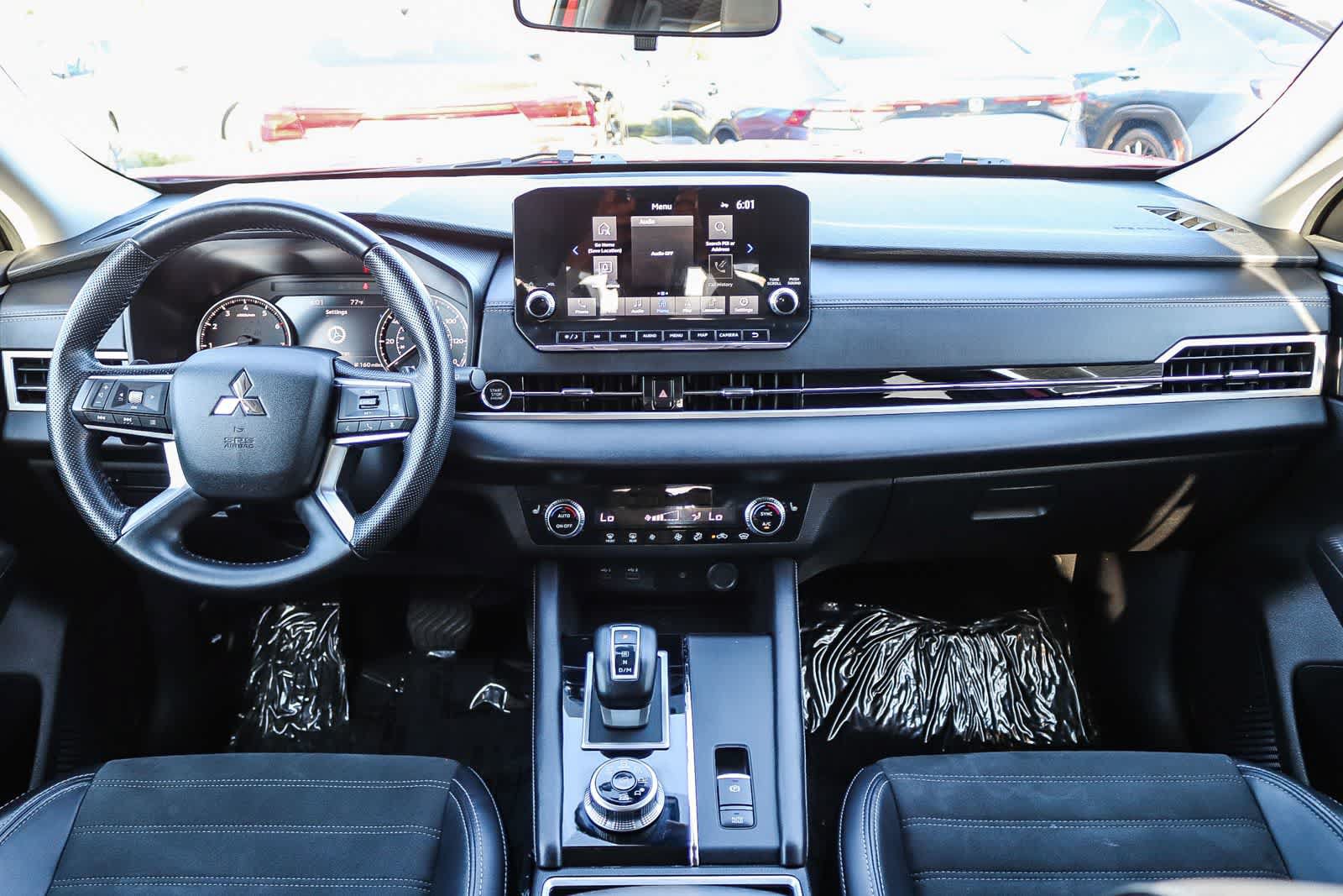 Used 2024 Mitsubishi Outlander SE AWD/4WD image 12