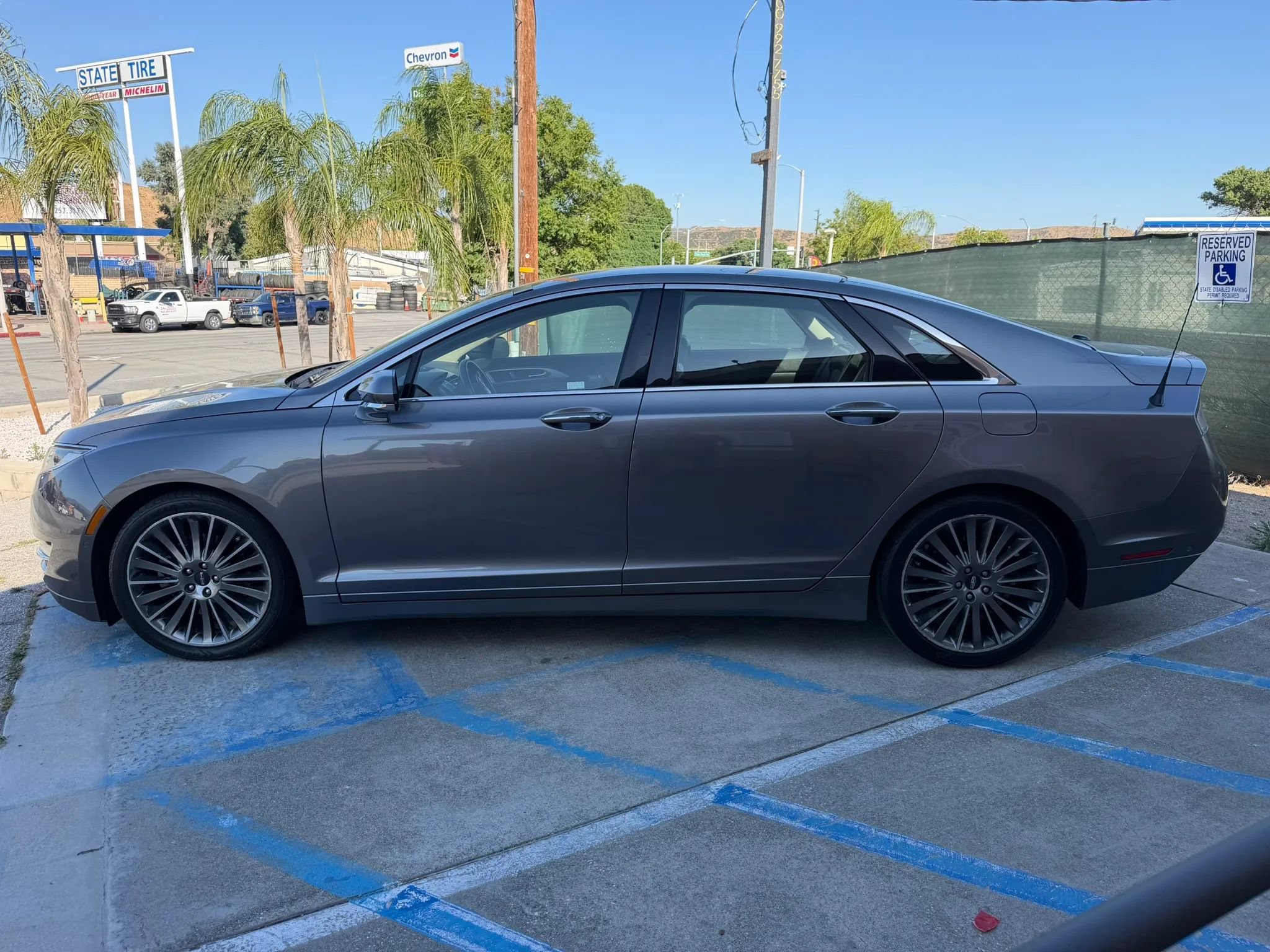 Used 2014 Lincoln MKZ FWD image 5
