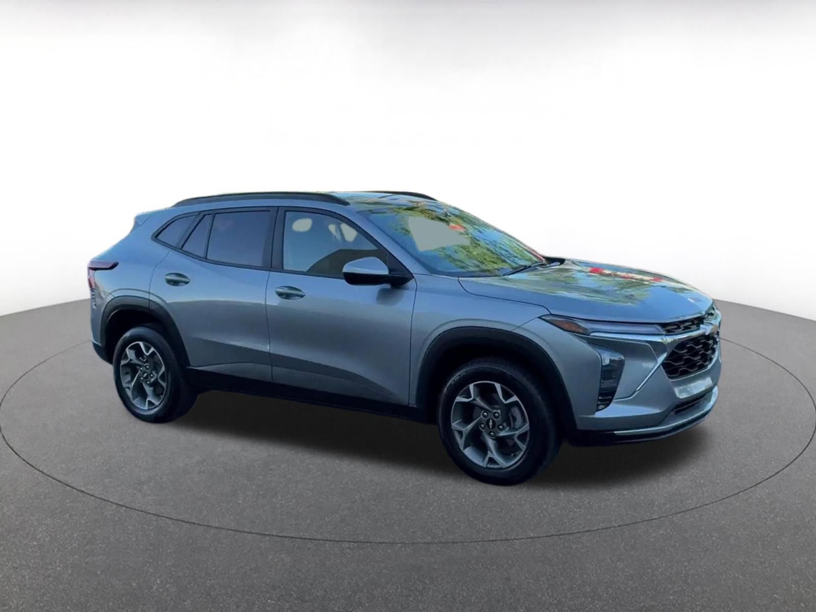 Used 2025 Chevrolet Trax LT image 2