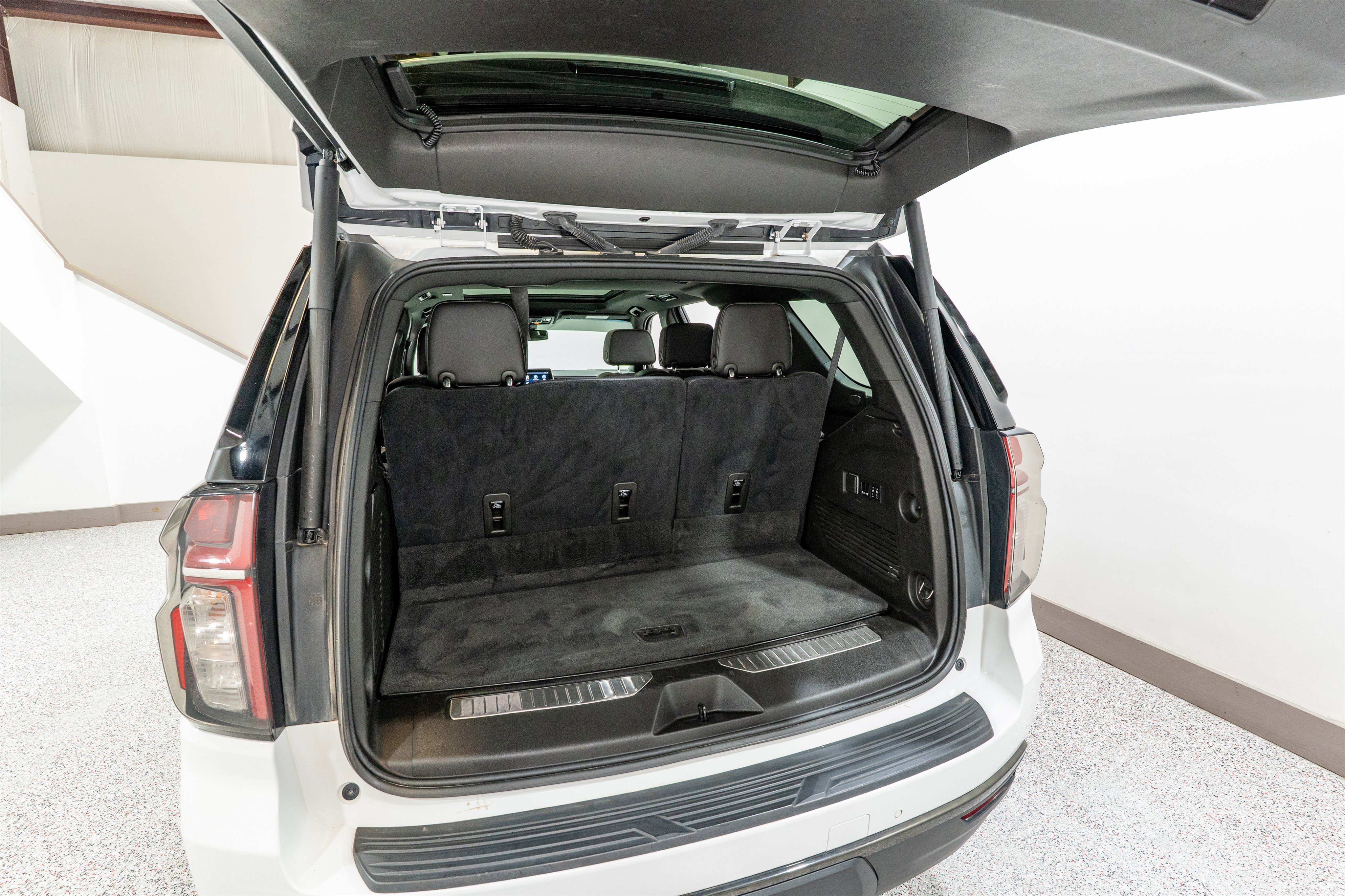 Used 2021 Chevrolet Tahoe RST w/ Luxury Package image 34