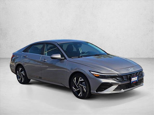 Used 2025 Hyundai Elantra SEL FWD image 3