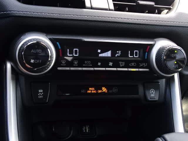 Used 2024 Toyota RAV4 XLE FWD image 32