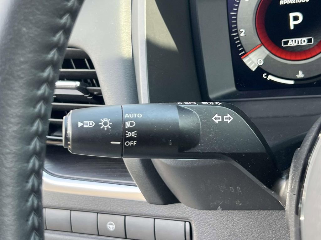 Used 2023 Nissan Rogue Platinum AWD/4WD image 24