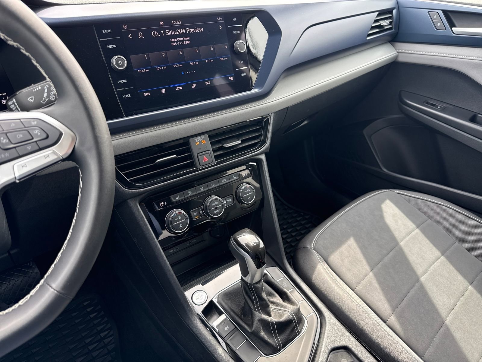 Certified 2024 Volkswagen Taos SE image 28