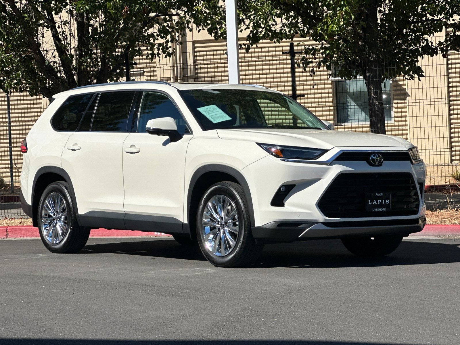 Used 2024 Toyota Grand Highlander AWD image 8