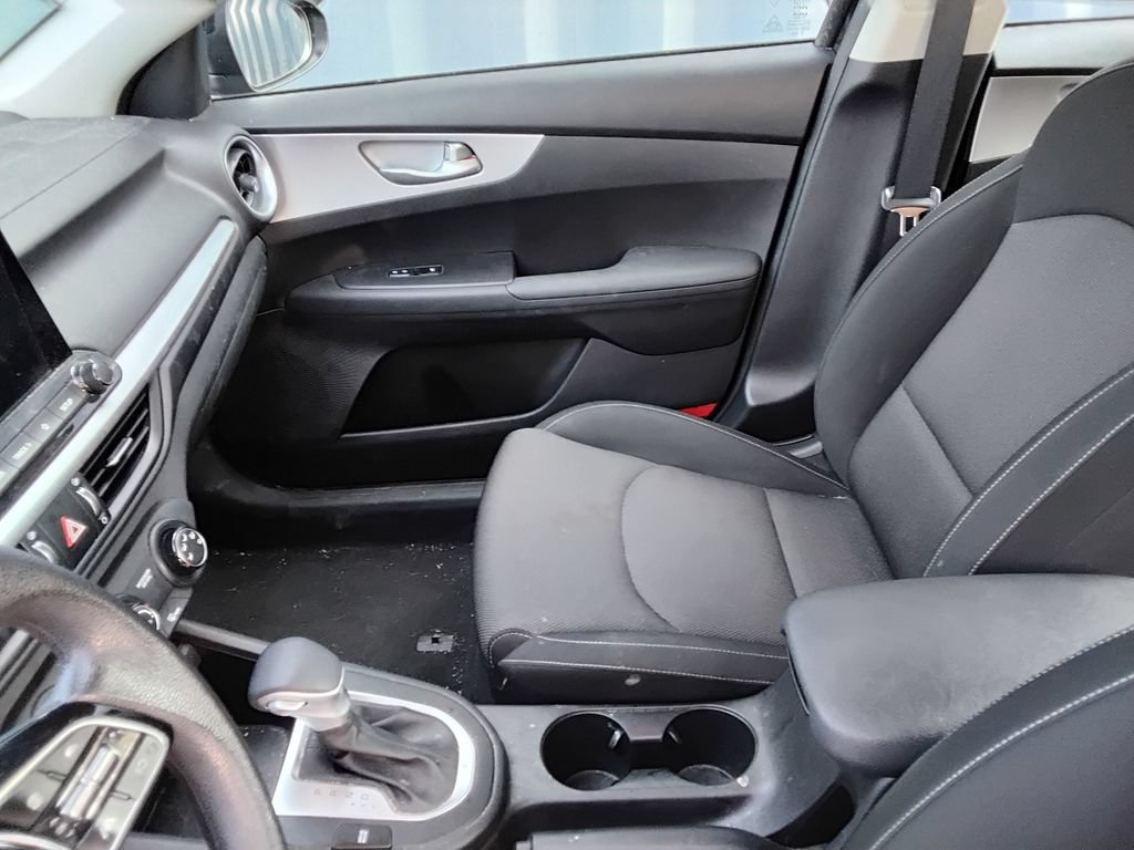 Used 2023 Kia Forte LXS w/ LXS Technology Package FWD image 9