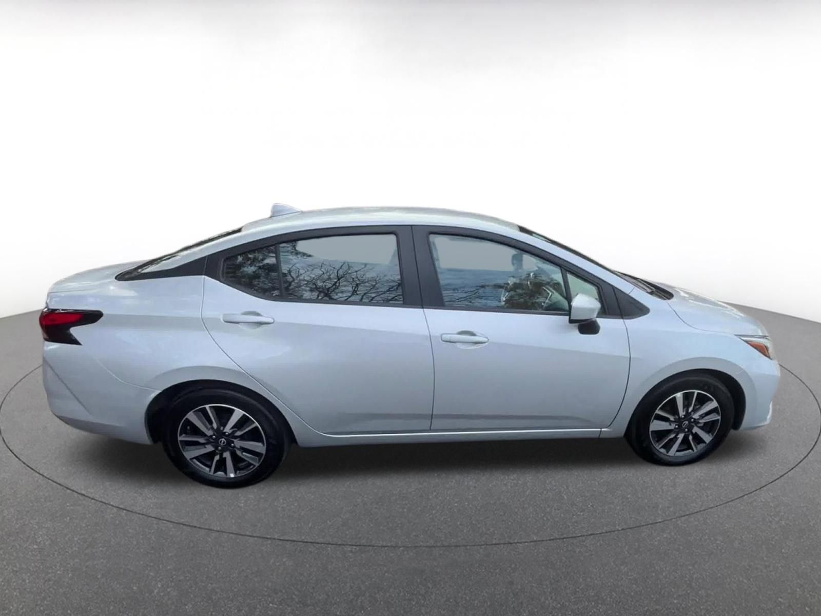 Used 2025 Nissan Versa SV image 16