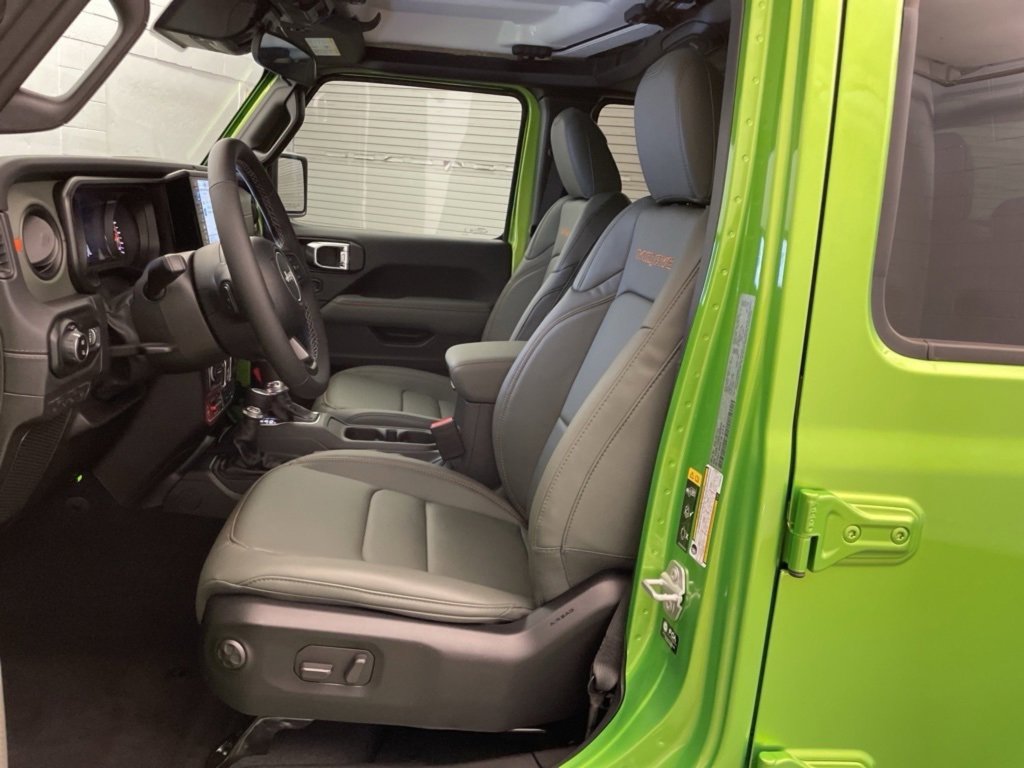 New 2025 Jeep Gladiator Rubicon w/ Convenience Group image 13