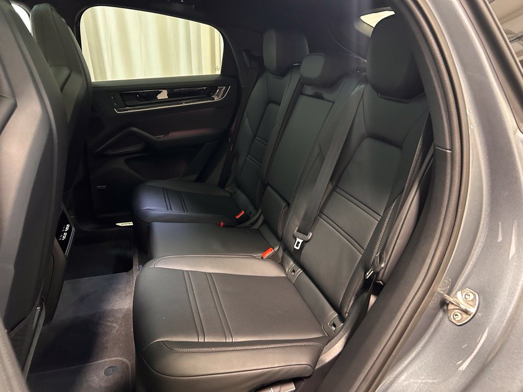 Certified 2026 Porsche Cayenne S AWD/4WD image 6