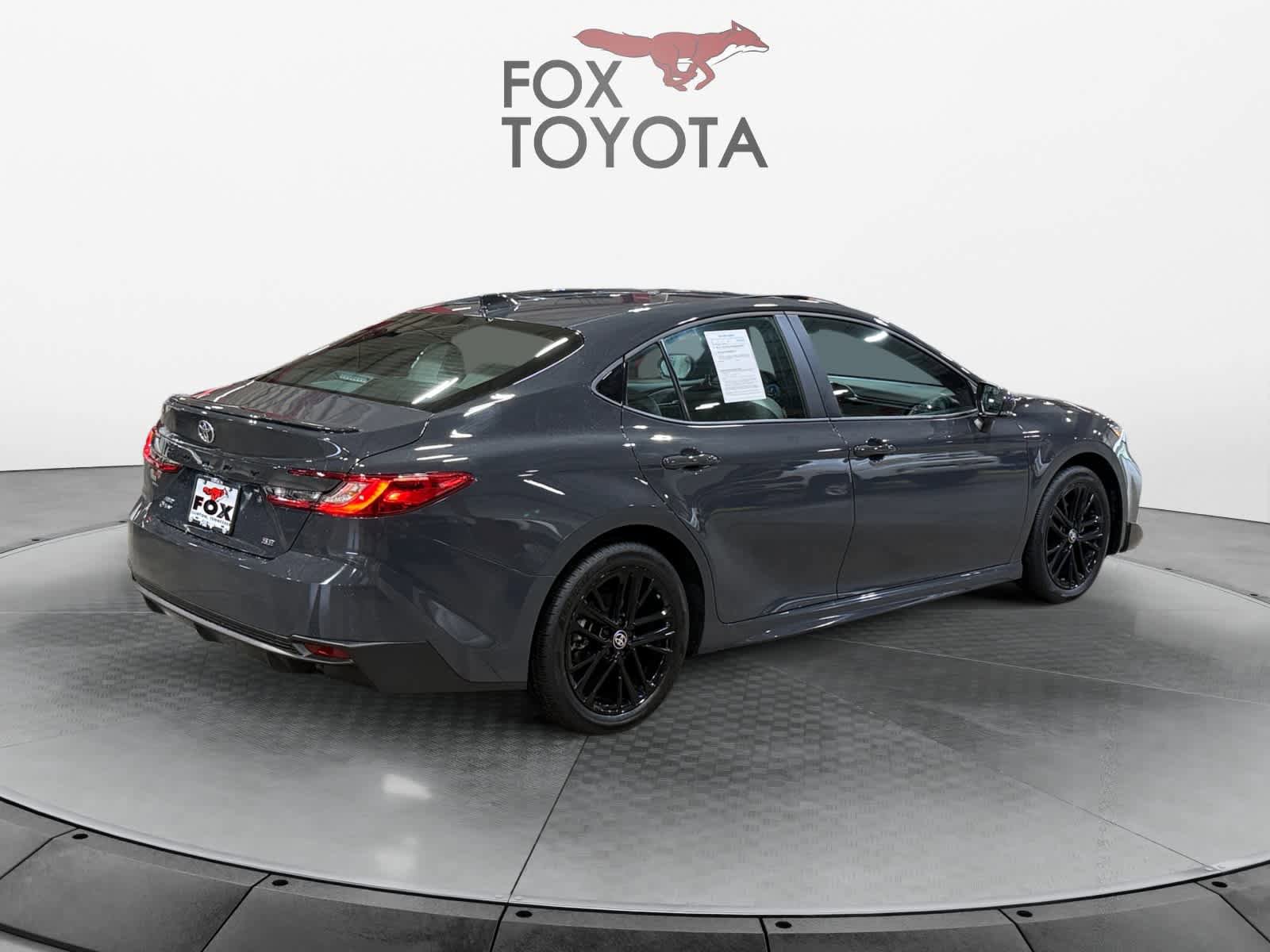Used 2025 Toyota Camry SE image 6