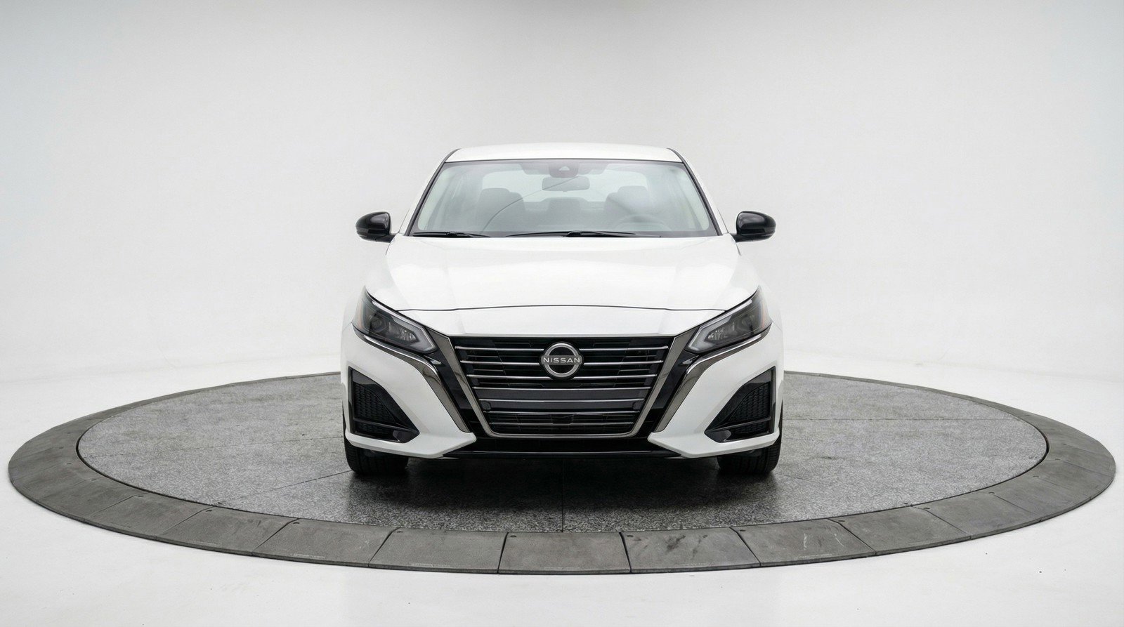 Used 2025 Nissan Altima 2.5 SV image 2