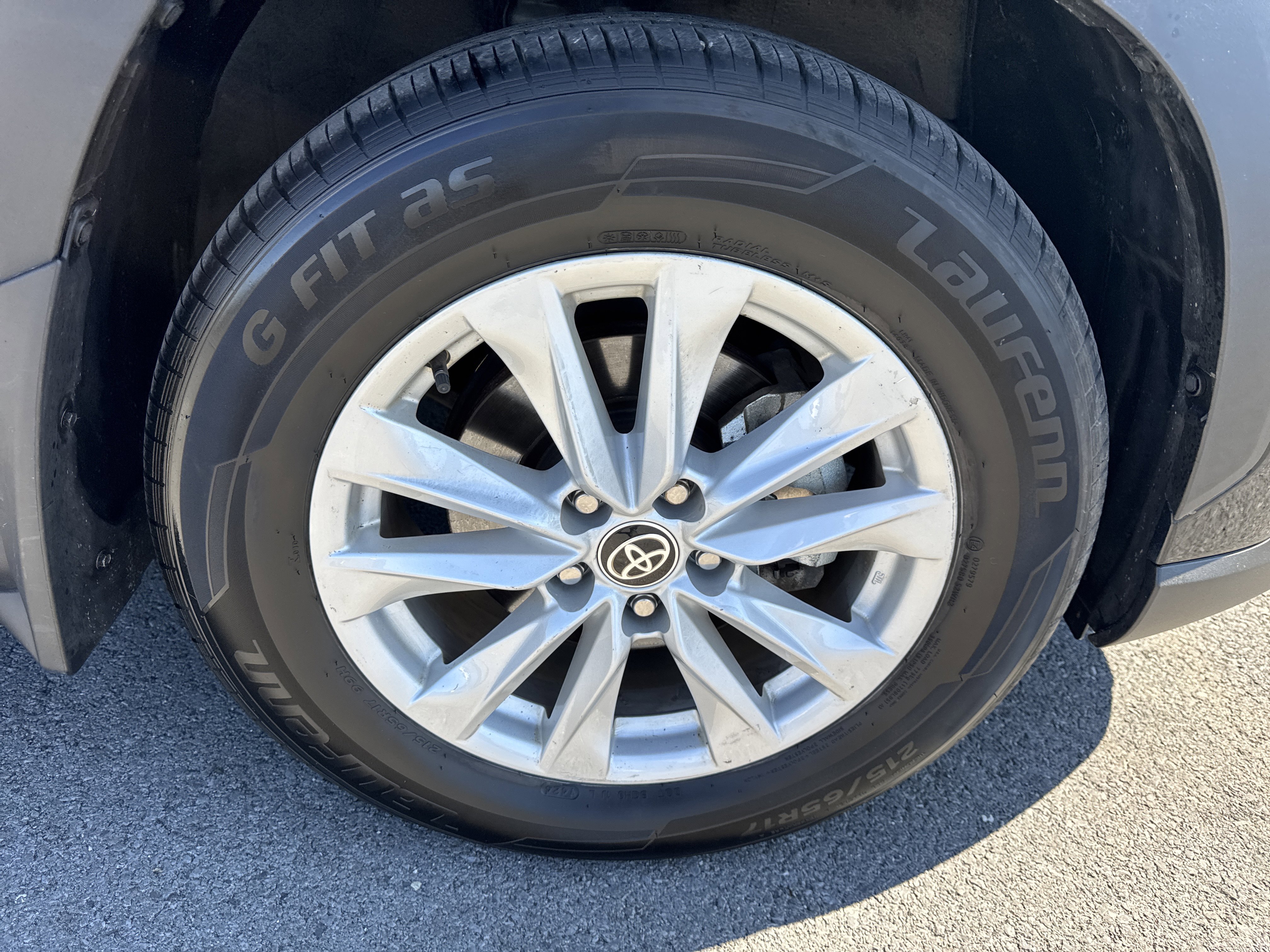 Used 2022 Toyota Corolla Cross LE w/ Moonroof Package image 29