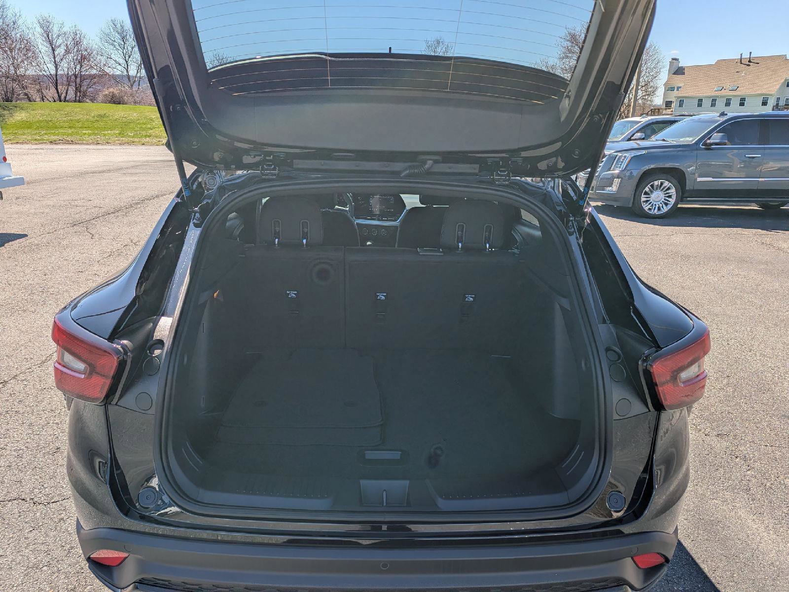 New 2026 Chevrolet Trax RS w/ Sunroof Package image 38