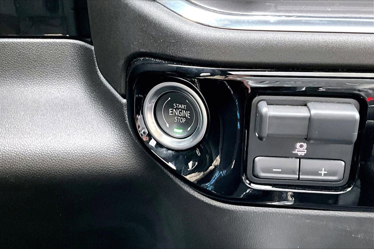 Used 2025 Chevrolet Silverado 1500 High Country w/ Midnight Edition image 28