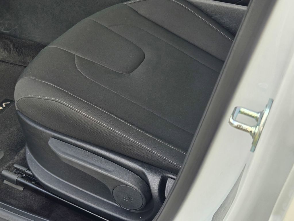 Used 2025 Hyundai Elantra Sport image 29