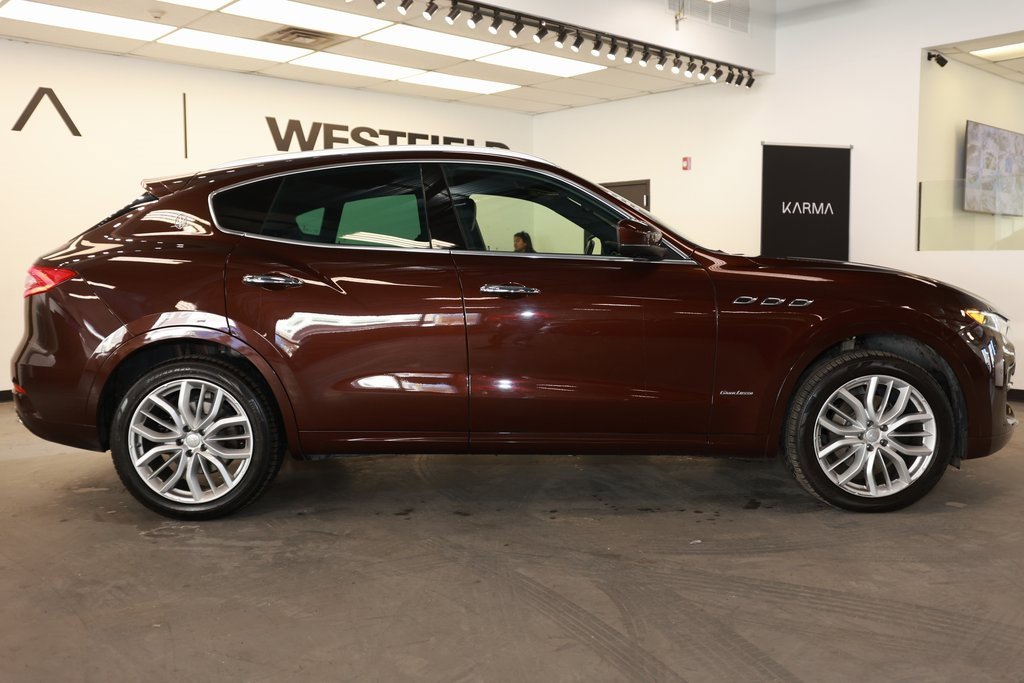 Used 2019 Maserati Levante GranLusso image 8