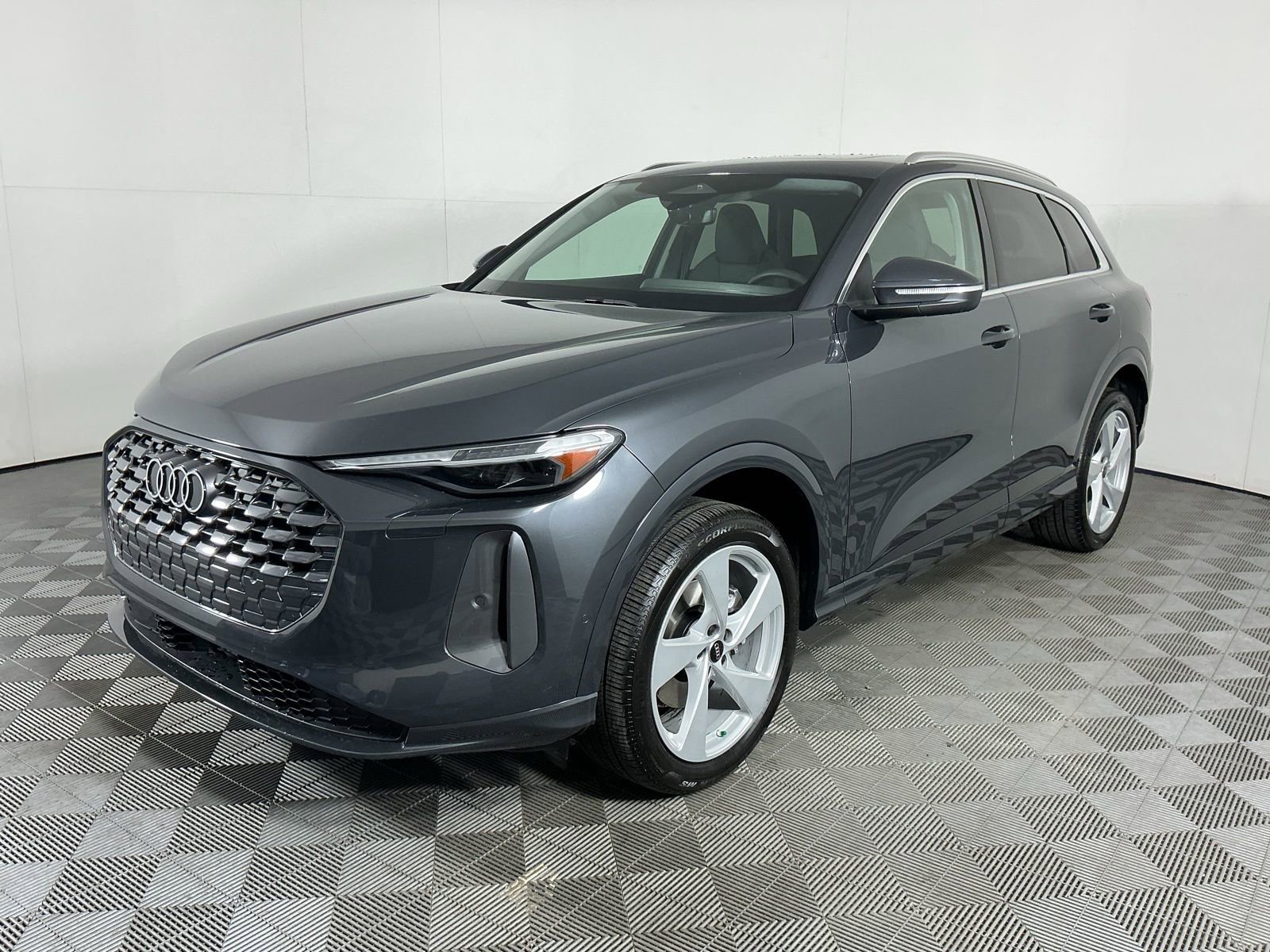 Used 2025 Audi Q5 Premium Plus w/ Premium Plus image 4