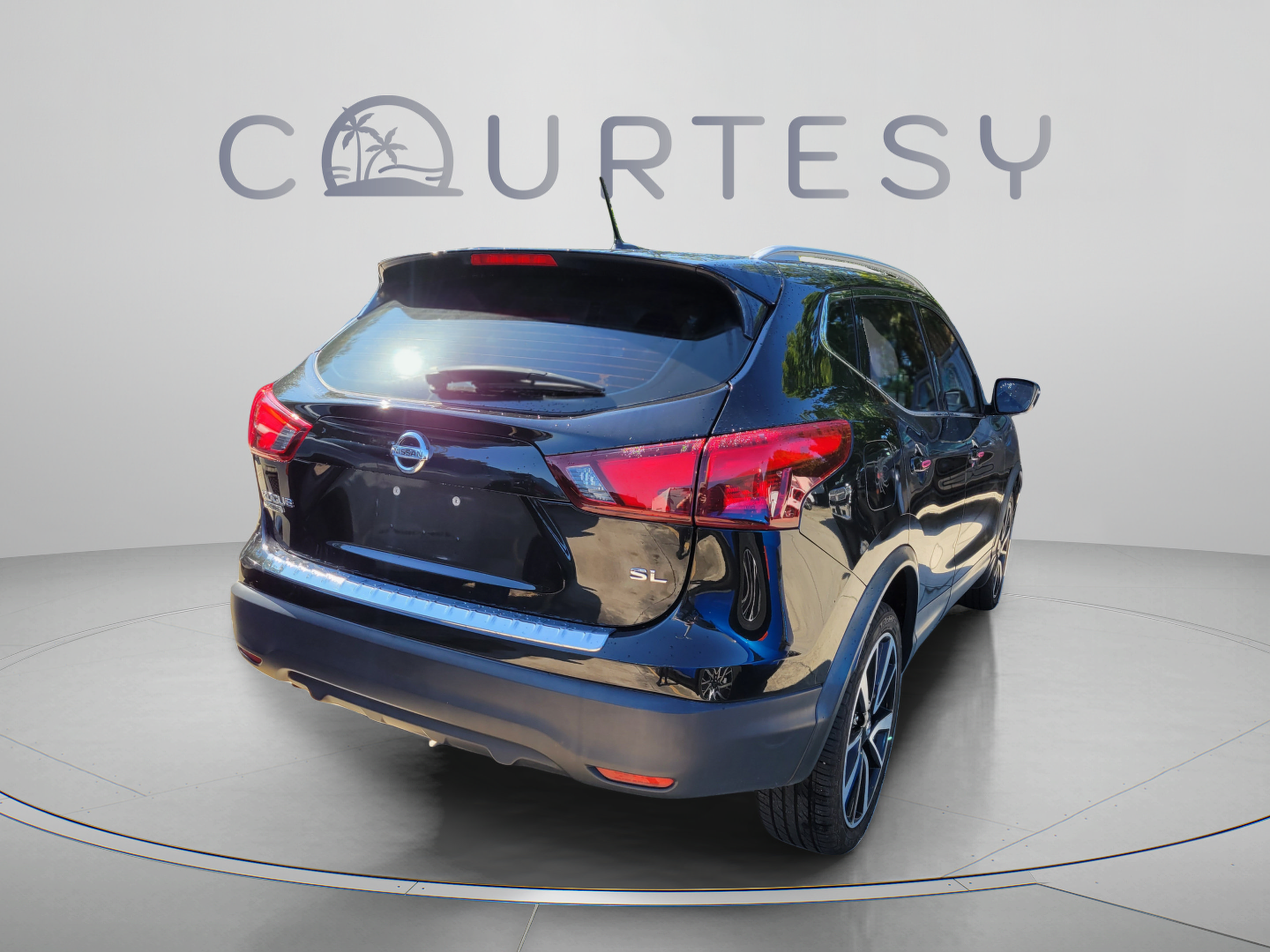 Used 2018 Nissan Rogue Sport SL FWD image 3