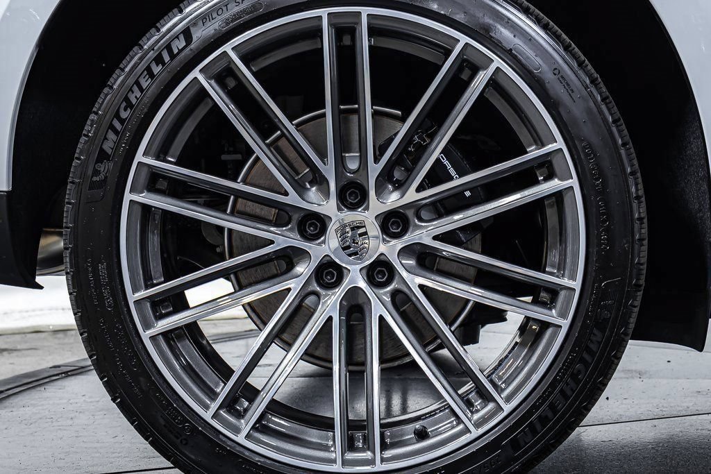 Certified 2025 Porsche Macan AWD/4WD image 23