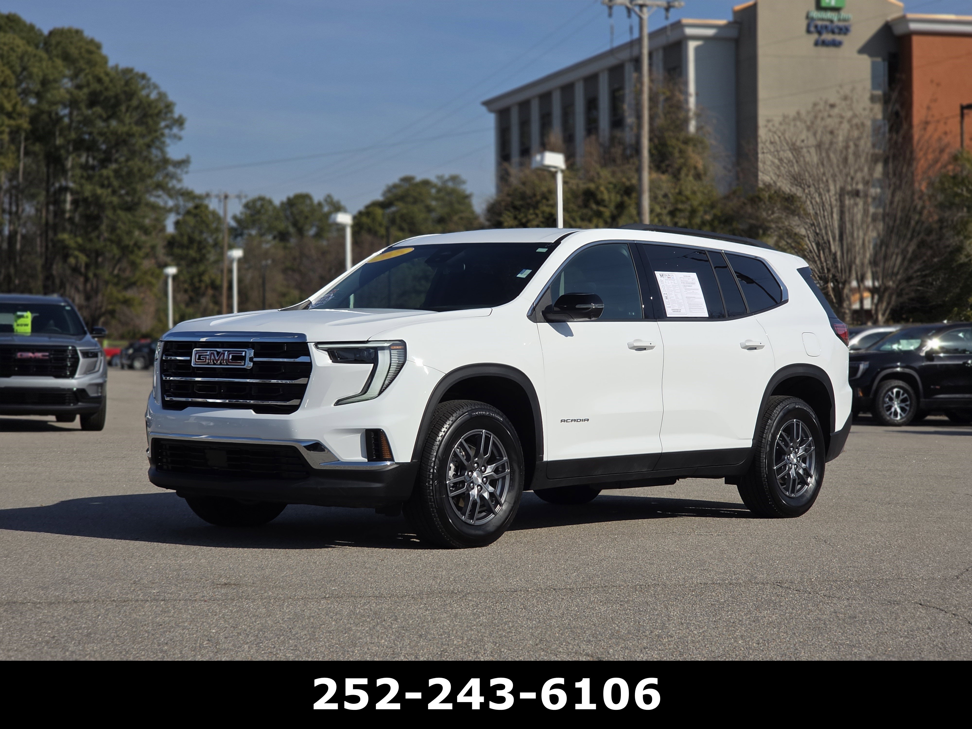 Used 2025 GMC Acadia Elevation FWD image 3