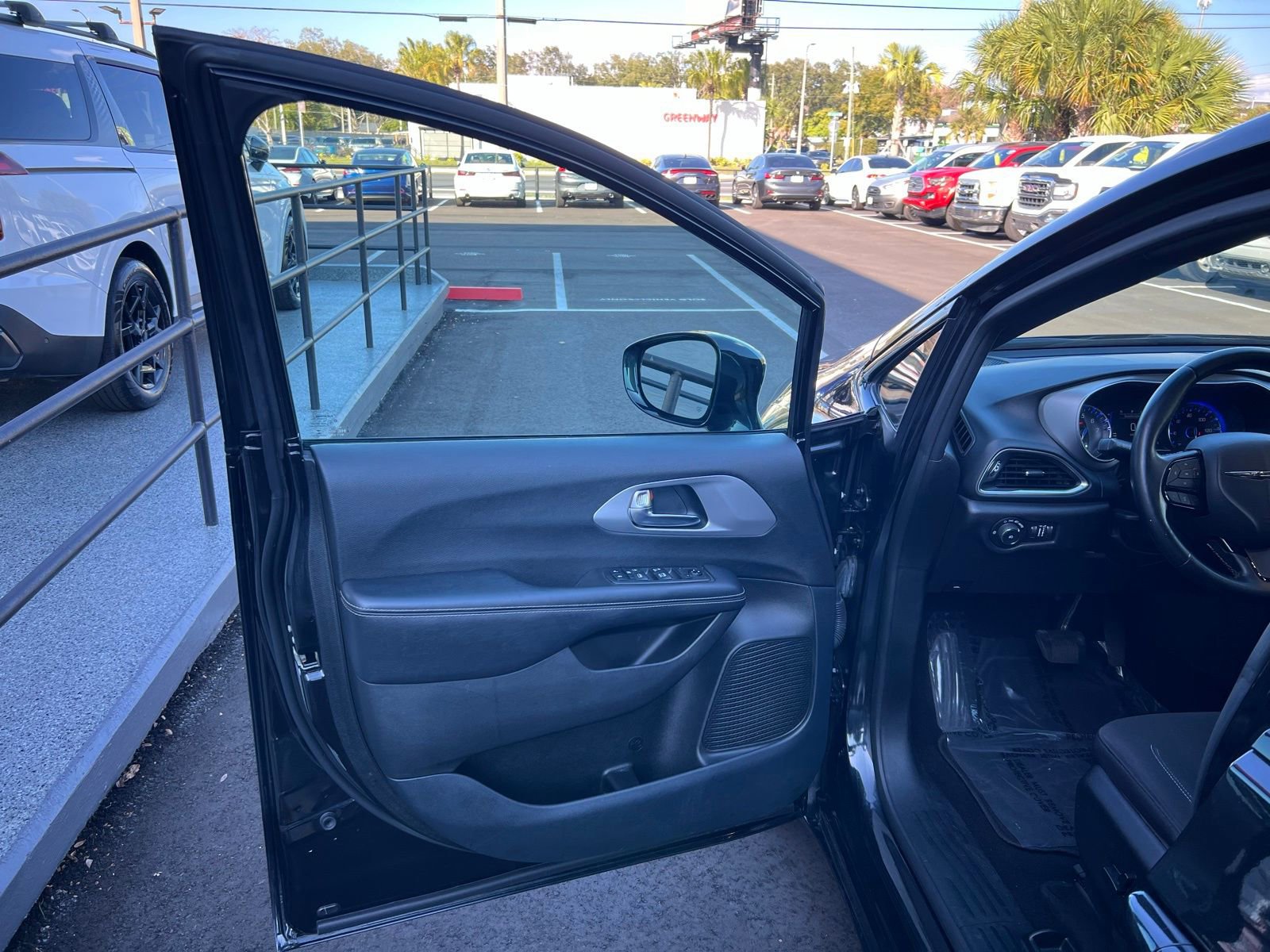 Used 2019 Chrysler Pacifica Touring Plus w/ S Appearance Package image 23