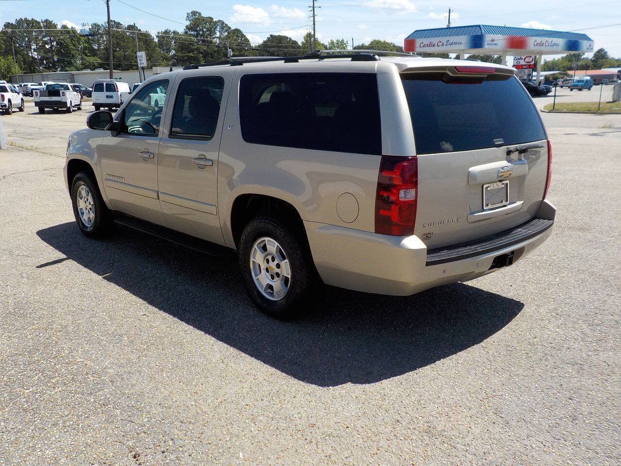 Used 2009 Chevrolet Suburban LT w/ Luxury Package RWD image 3