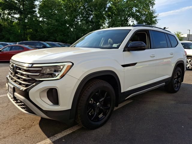 Certified 2024 Volkswagen Atlas Peak Edition SEL AWD/4WD image 5