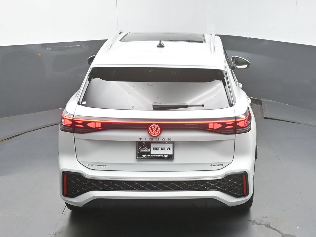 New 2026 Volkswagen Tiguan SEL R-Line AWD/4WD image 47