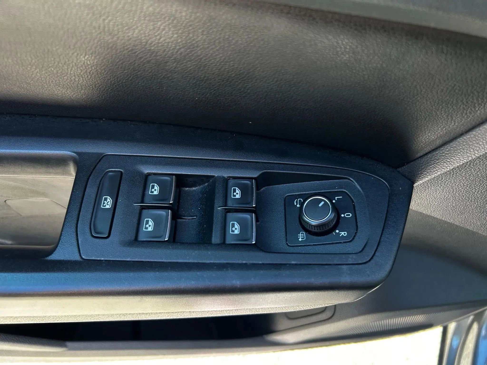 Used 2018 Volkswagen Atlas SEL Premium image 33