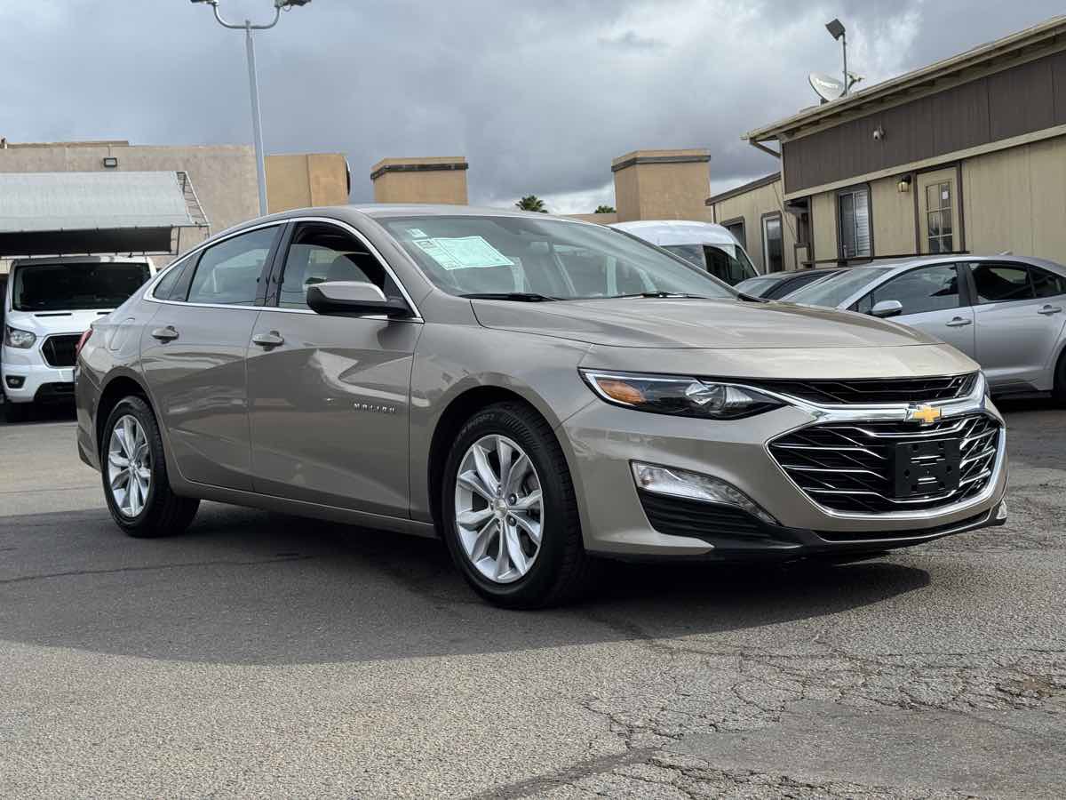 Used 2025 Chevrolet Malibu LT FWD image 4