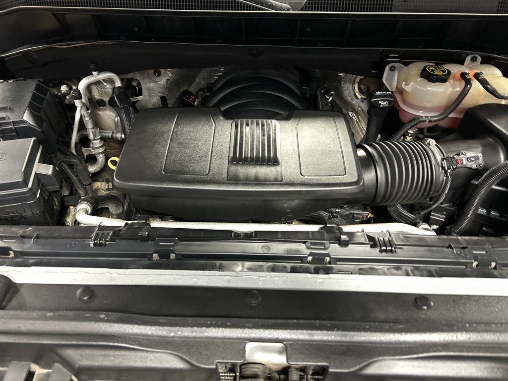 Used 2021 Chevrolet Silverado 1500 LT AWD/4WD image 25