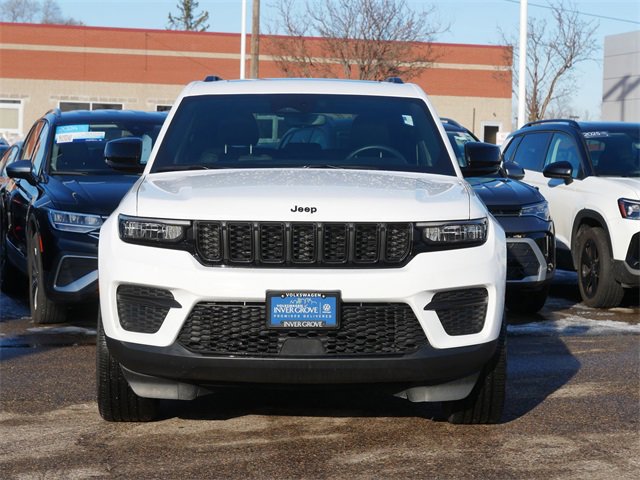 Used 2022 Jeep Grand Cherokee Altitude image 2