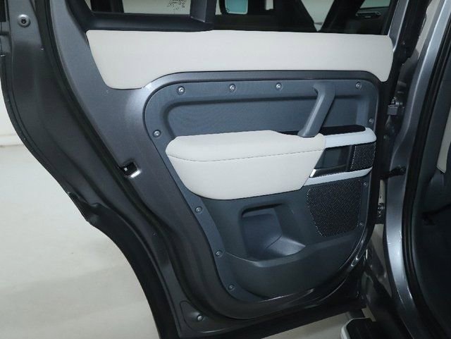 Used 2023 Land Rover Defender 110 SE image 33