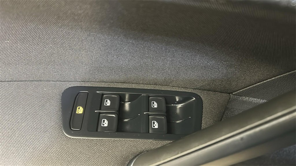 Used 2019 Volkswagen e-Golf SE w/ Driver Assistance Package image 28