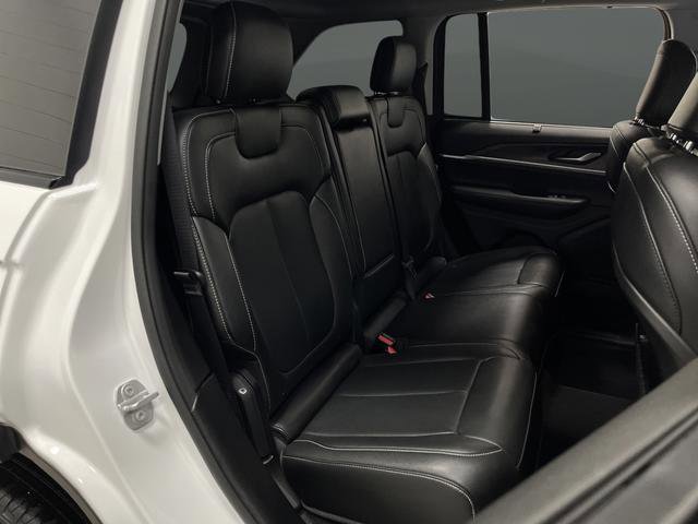 Used 2023 Jeep Grand Cherokee Limited w/ Luxury Tech Group II image 31