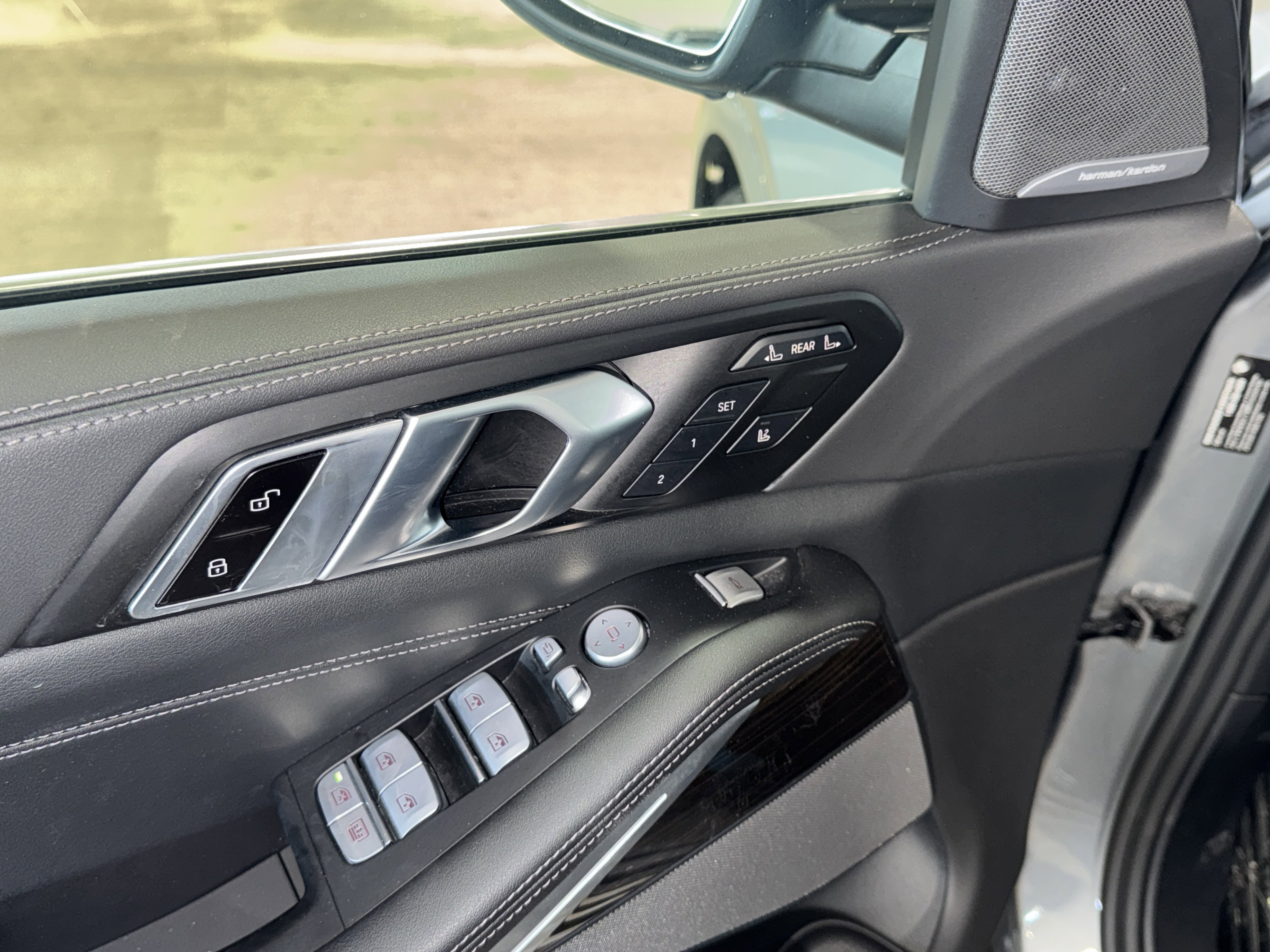 Used 2023 BMW X7 xDrive40i w/ Premium Package image 9