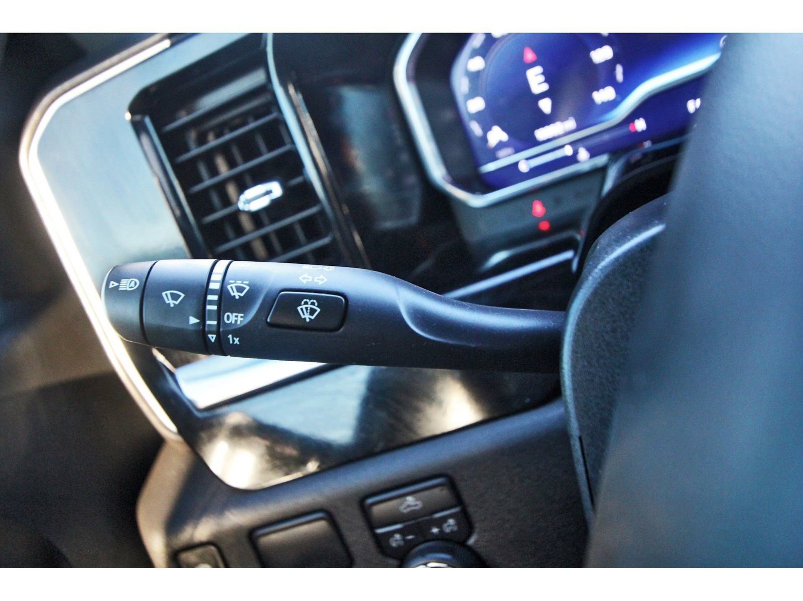 Used 2025 Chevrolet Silverado 1500 LT image 19