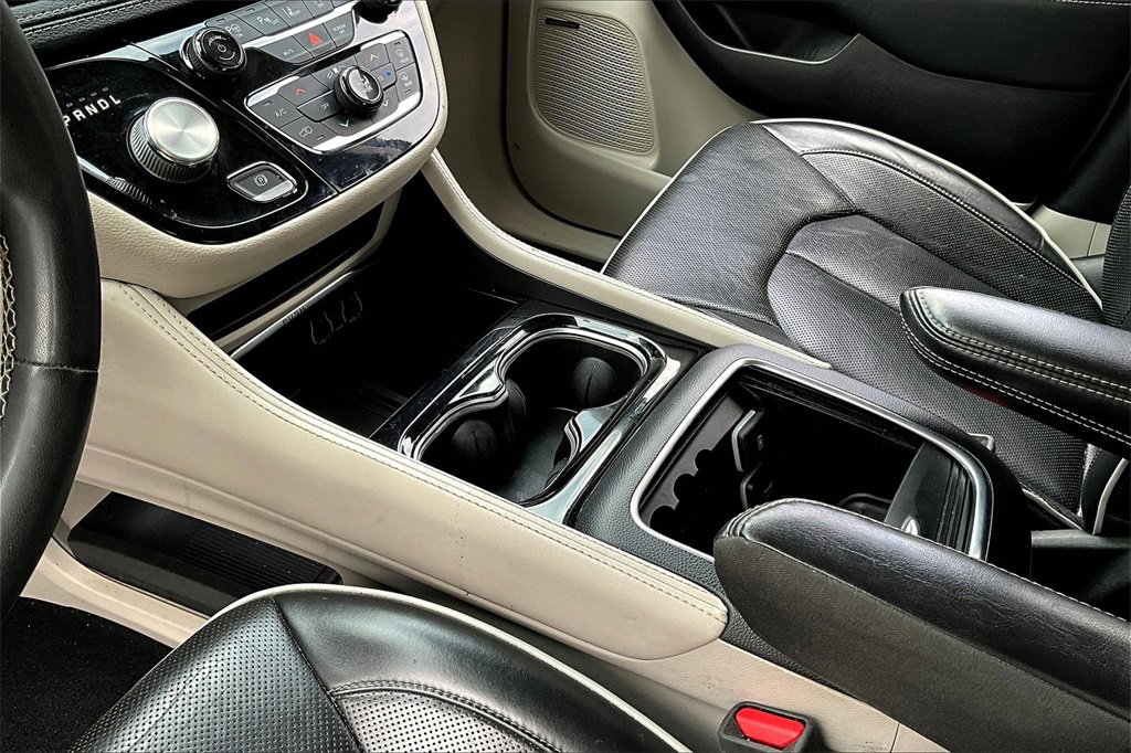 Used 2022 Chrysler Pacifica Limited image 18