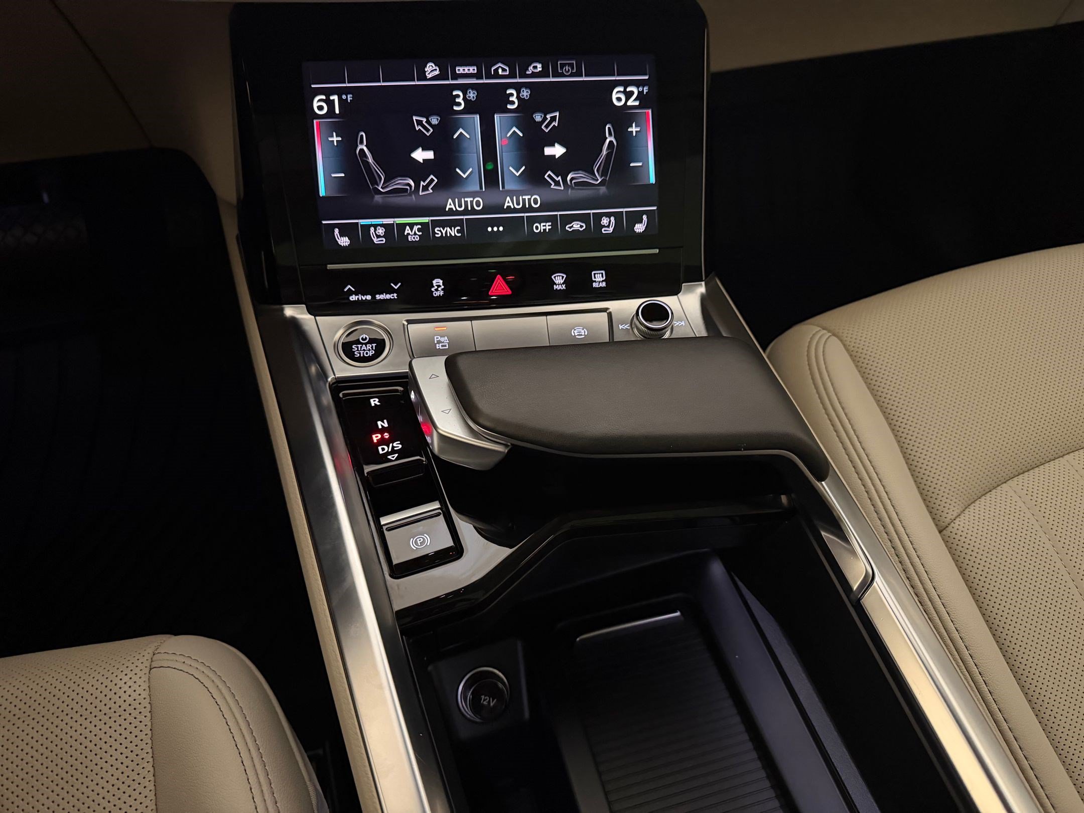 Certified 2024 Audi Q8 e-tron Premium Plus w/ Premium Plus Package AWD/4WD image 19