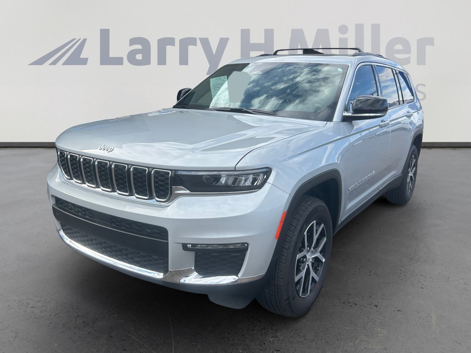 Used 2025 Jeep Grand Cherokee L Limited AWD/4WD image 1