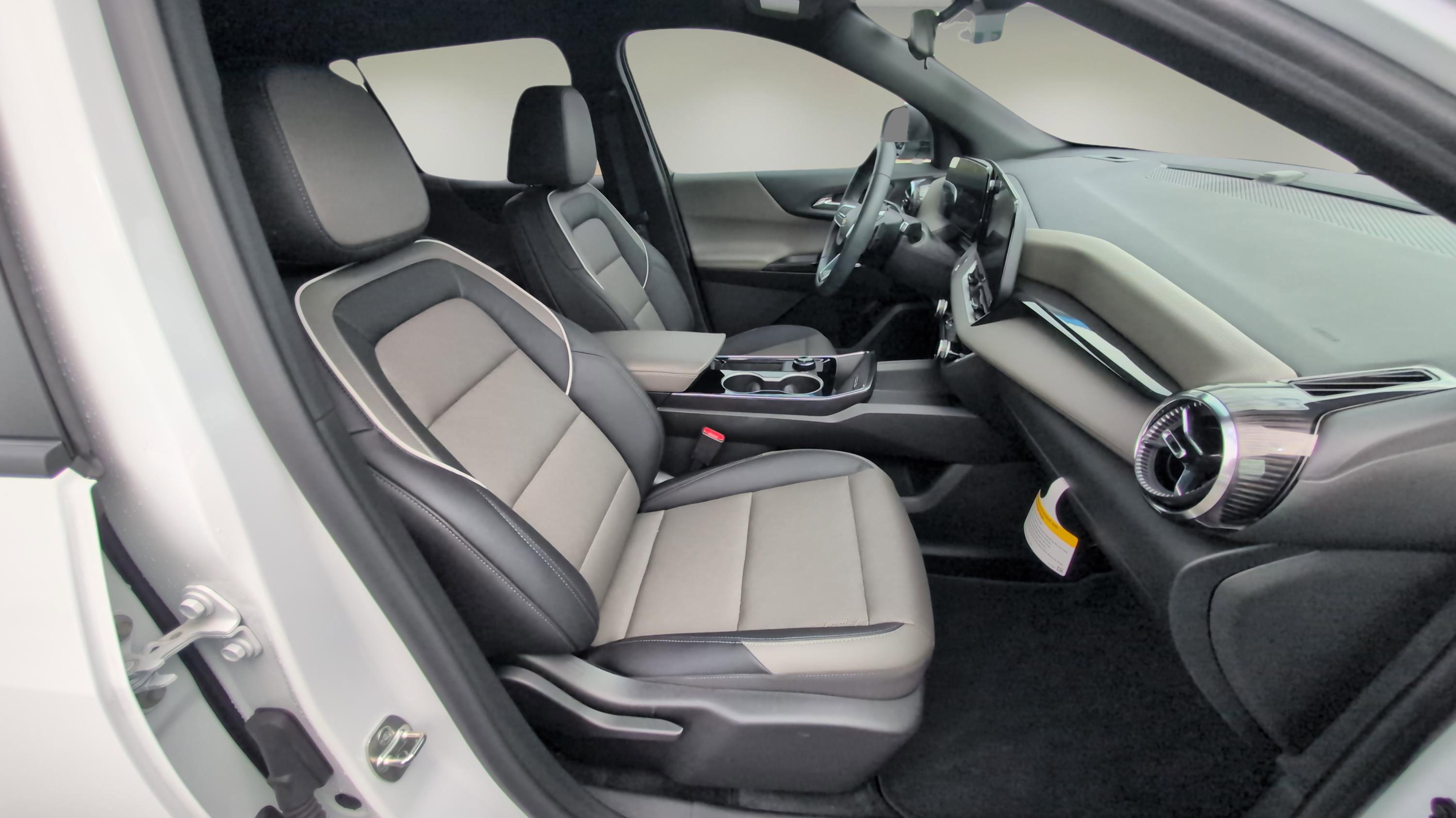 New 2026 Chevrolet Equinox LT w/ Convenience Package II image 15