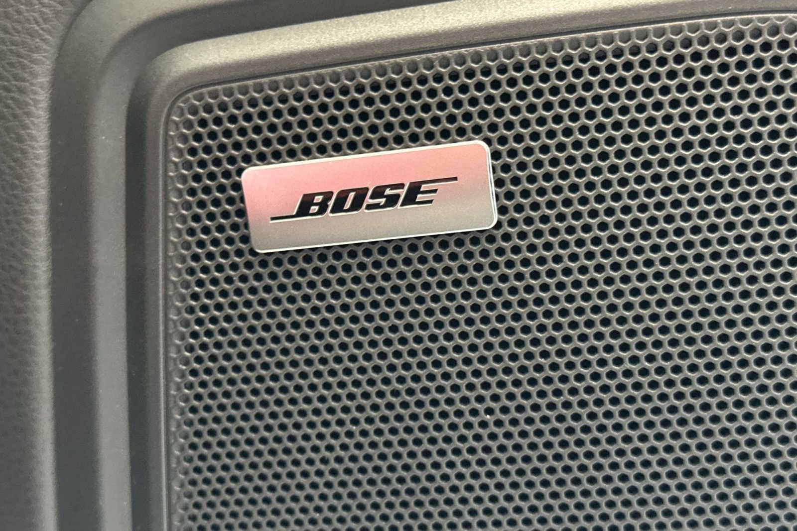 Used 2025 Porsche Macan image 35