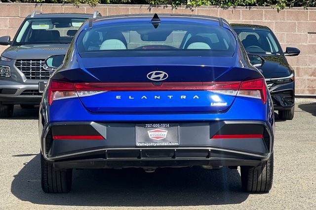 Used 2025 Hyundai Elantra Limited FWD image 7