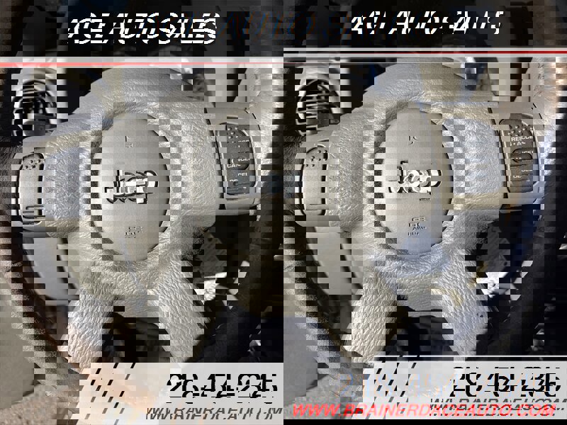 Used 2005 Jeep Liberty Renegade w/ Luxury Group image 16