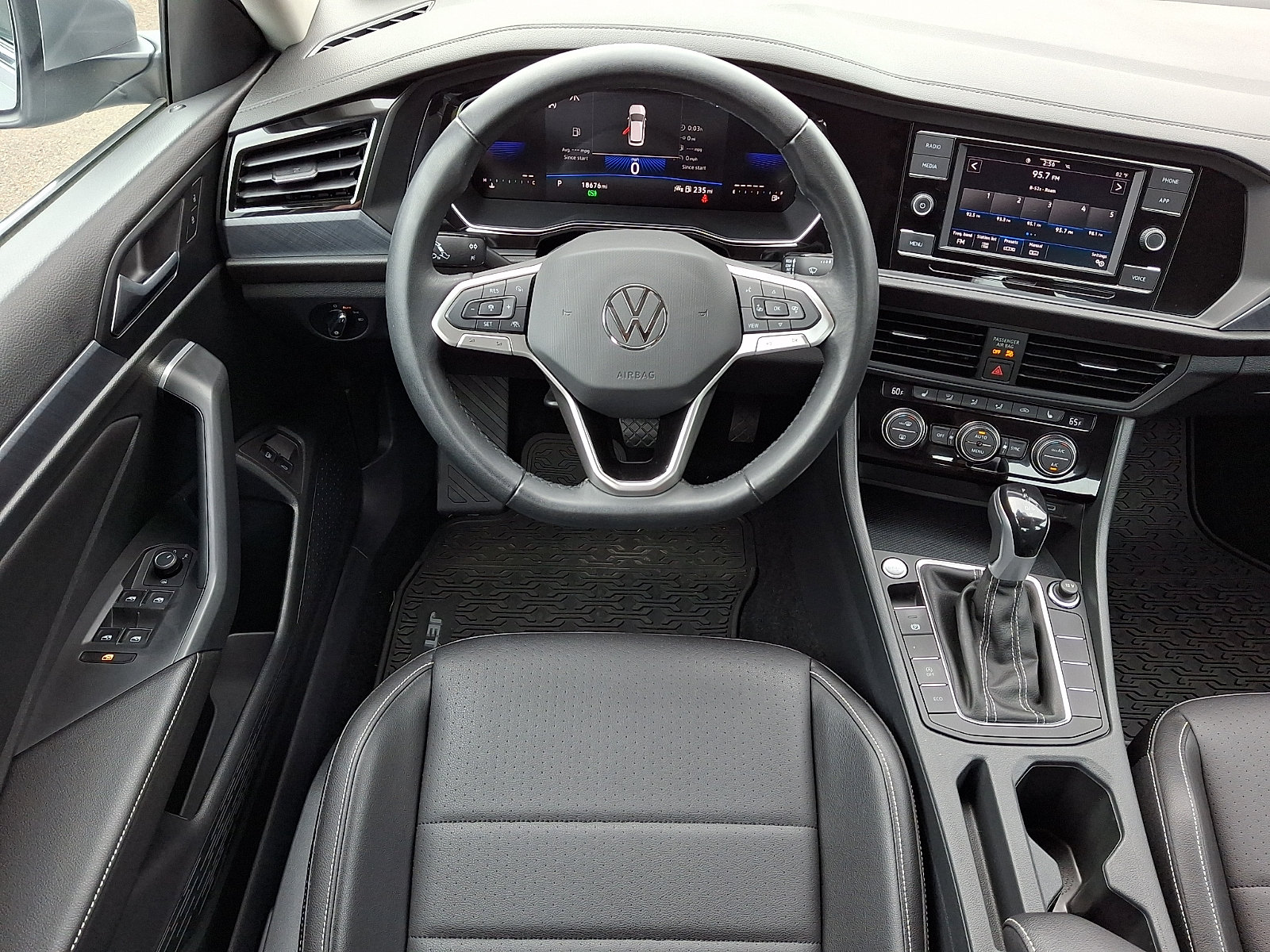 Used 2023 Volkswagen Jetta SE FWD image 12
