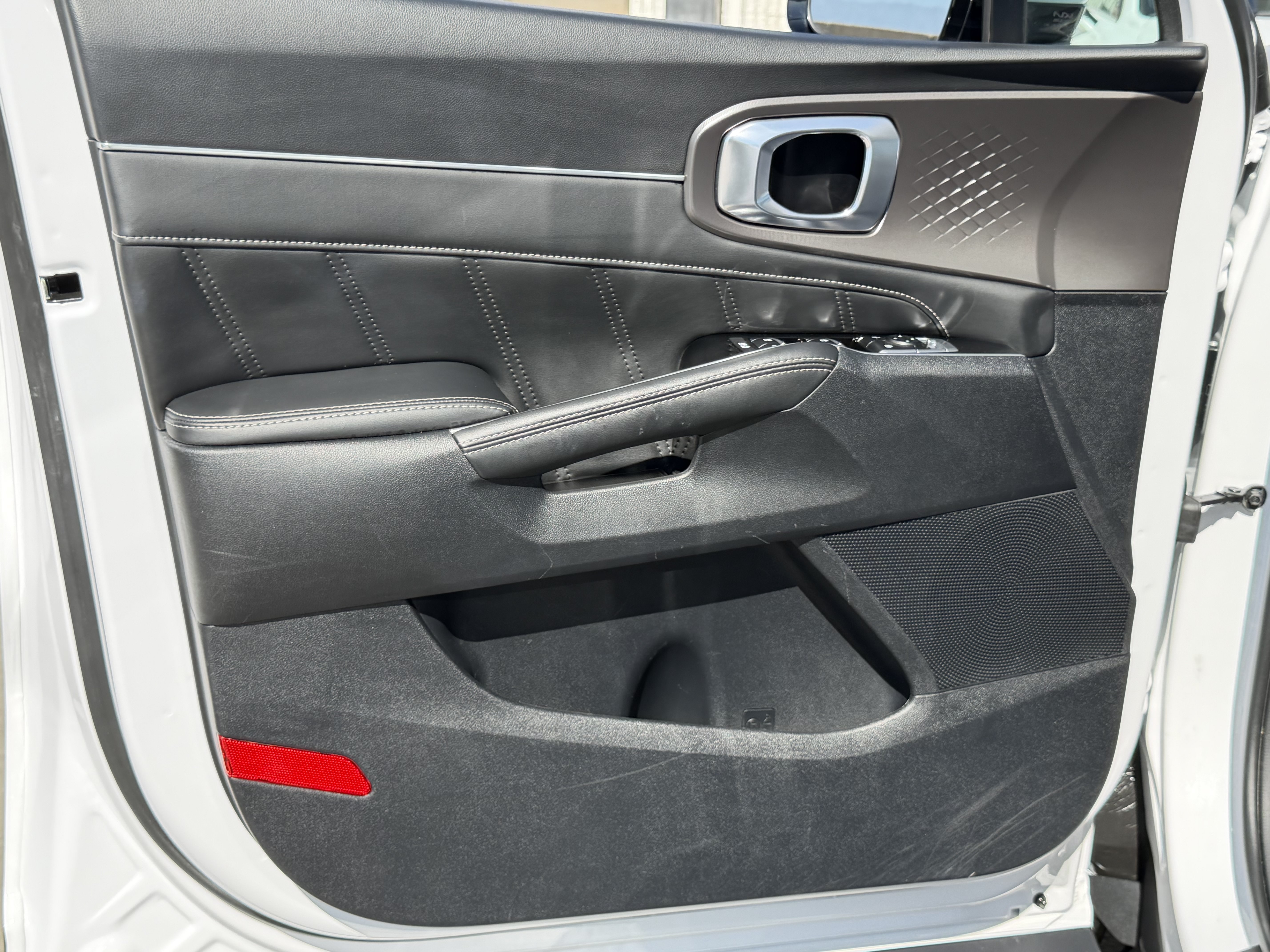 Used 2025 Kia Sorento SX FWD image 19