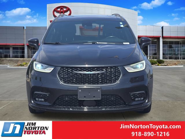 Used 2021 Chrysler Pacifica Limited w/ Premium & Safety Sphere Group FWD image 2